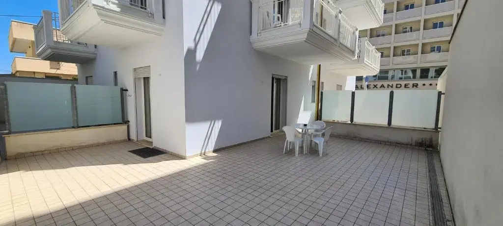 Rubino Smart Stay - Arredi Nuovi, Doppi Balconi o Patio a 100m dal Mare - P r a t u r e c c i Group