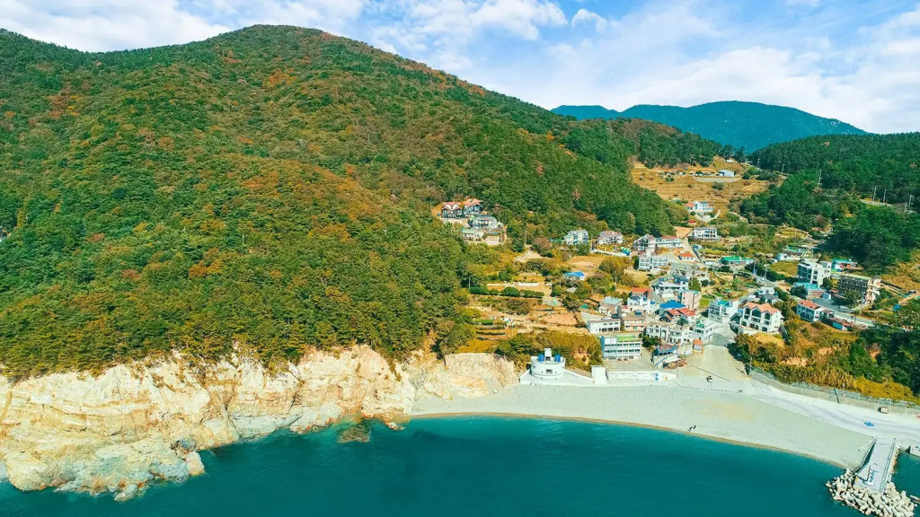 Geojae Yeowool Aegyun Pension