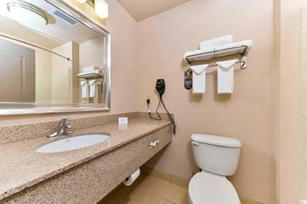 Holiday Inn Express & Suites Junction City by IHG