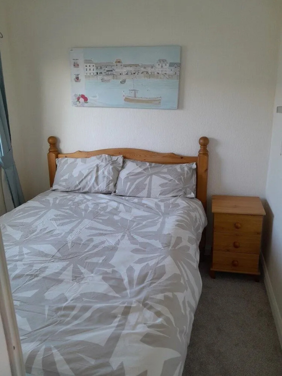2 Bed-sleeps 4-pets-parking-5 Min to Beach