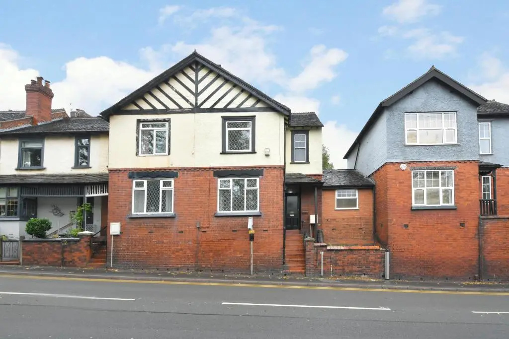 Beautiful 3-bed House by Ministays Stoke-on-trent