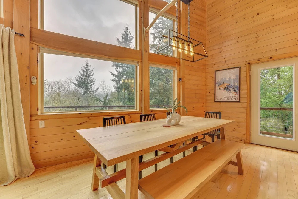 'grizzly Tower' Packwood Cabin w/ Hot Tub!