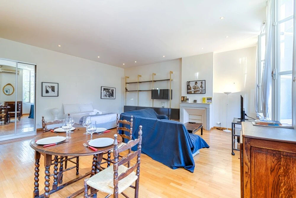 Large Air-conditioned One-room Apartment - Terrace