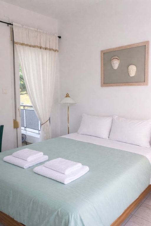 Ancient Vibe - Seaside Stay w Balcony Near Volos