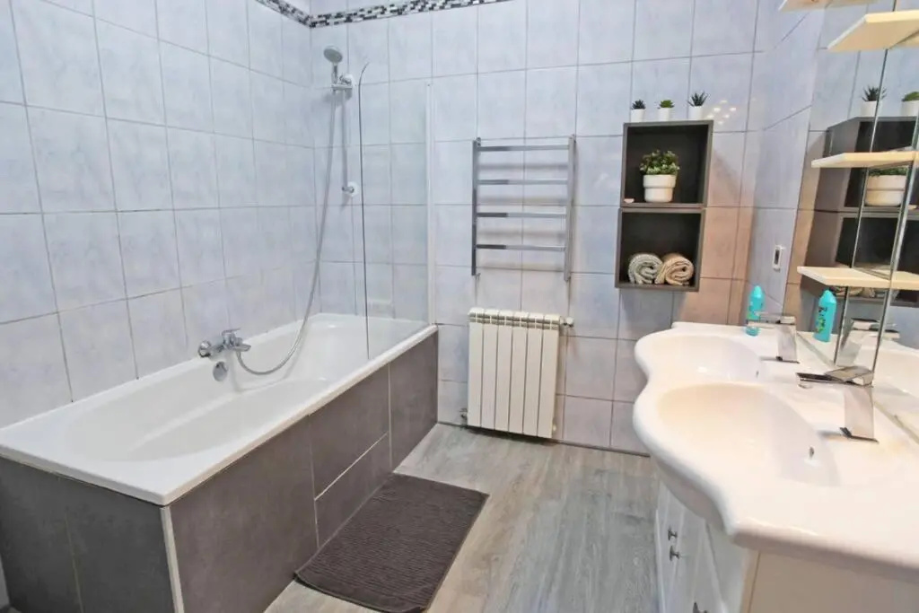 GregBnb-com - T2 50m2 - Jardin 80m2 - 15min gare