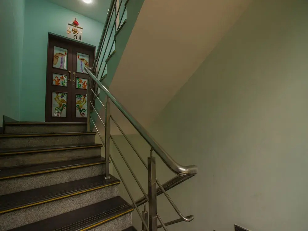 OYO 16519 Home Elegant 3BHK Parra