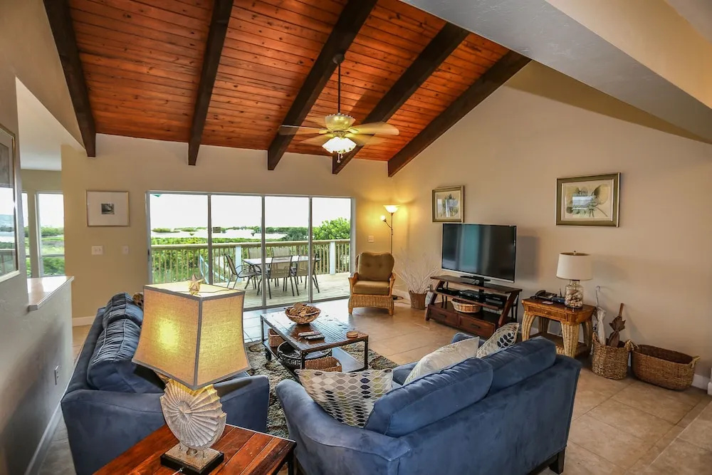 7964 Estero