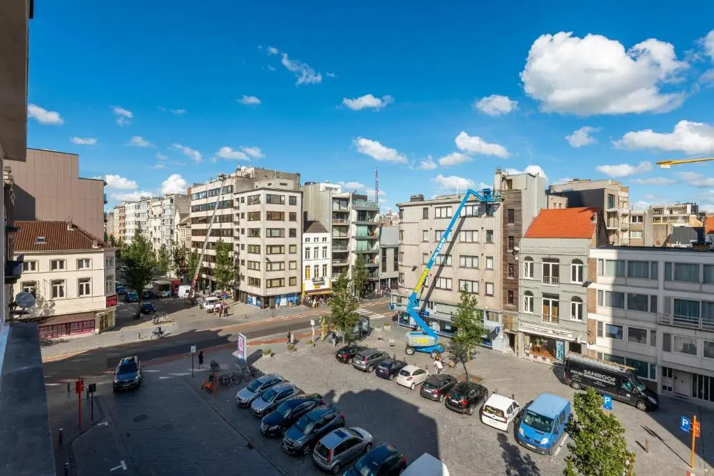 Modern Apartment with Free Parking