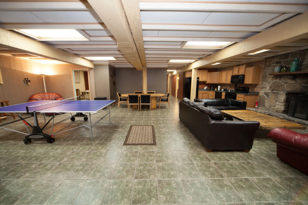 Log Cabin Lodge & Suites