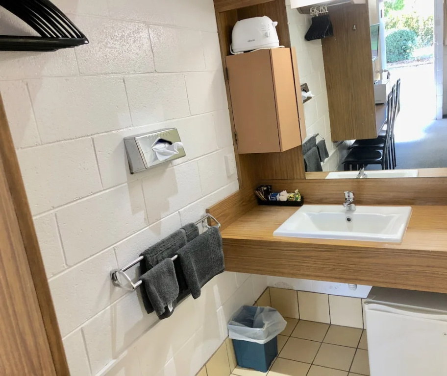Byer Fountain Motor Inn