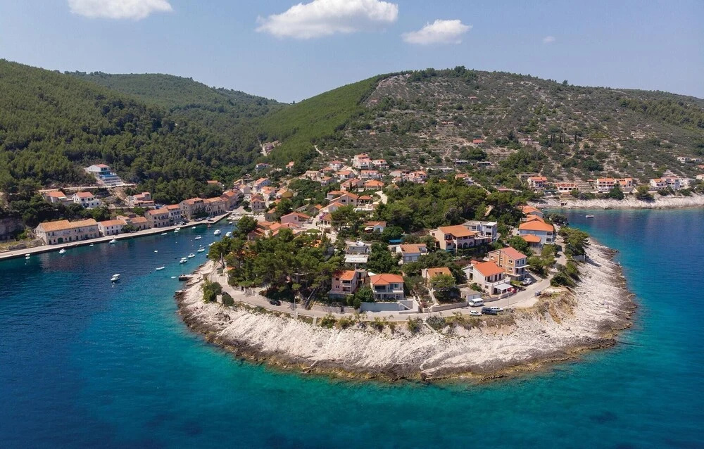 Beautiful Apartment in Prigradica With Wifi