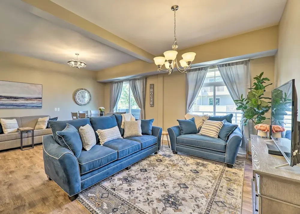 Grand Haven Condo - Walk to Nearby Hot Spots!