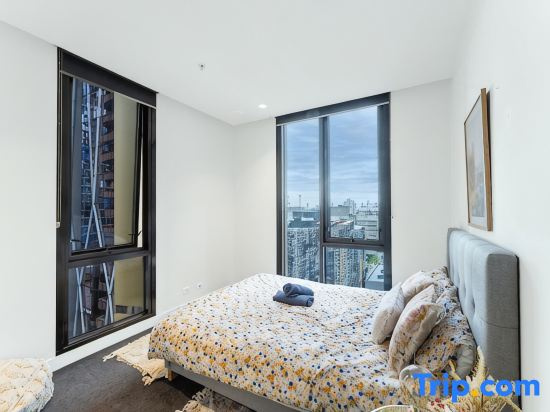 Prime CBD Living  Modern 1BR Steps from Everything