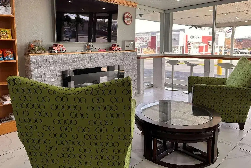 Travelodge by Wyndham Bloomington