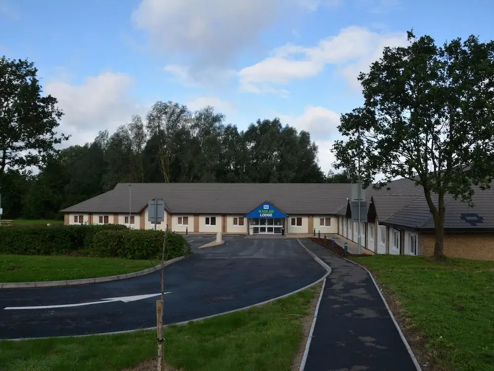 Raglan lodge
