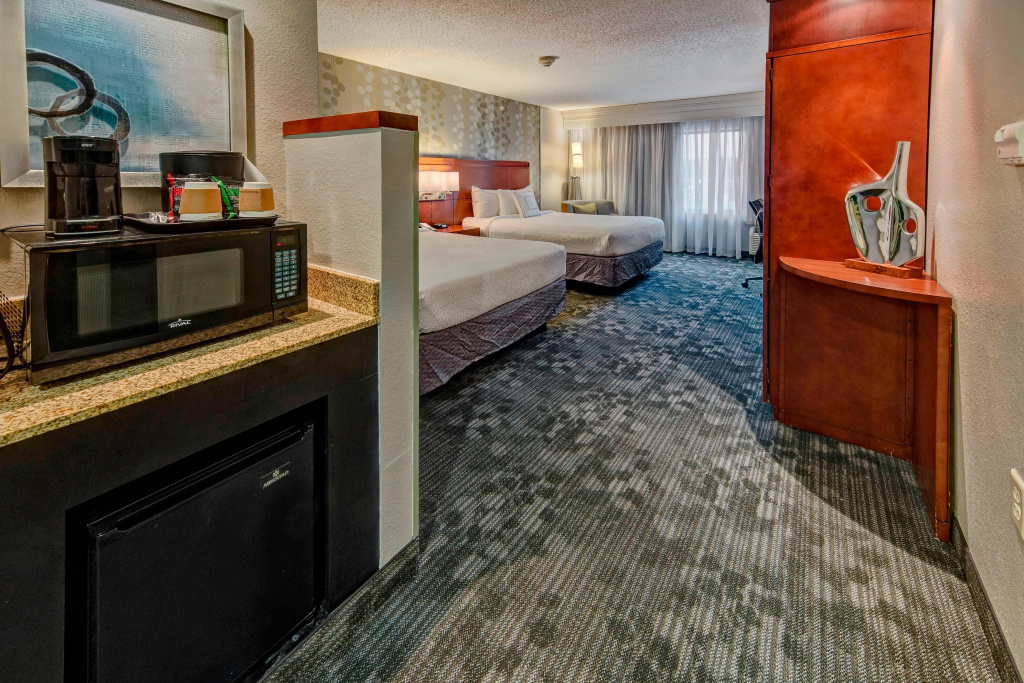 Courtyard by Marriott Alexandria