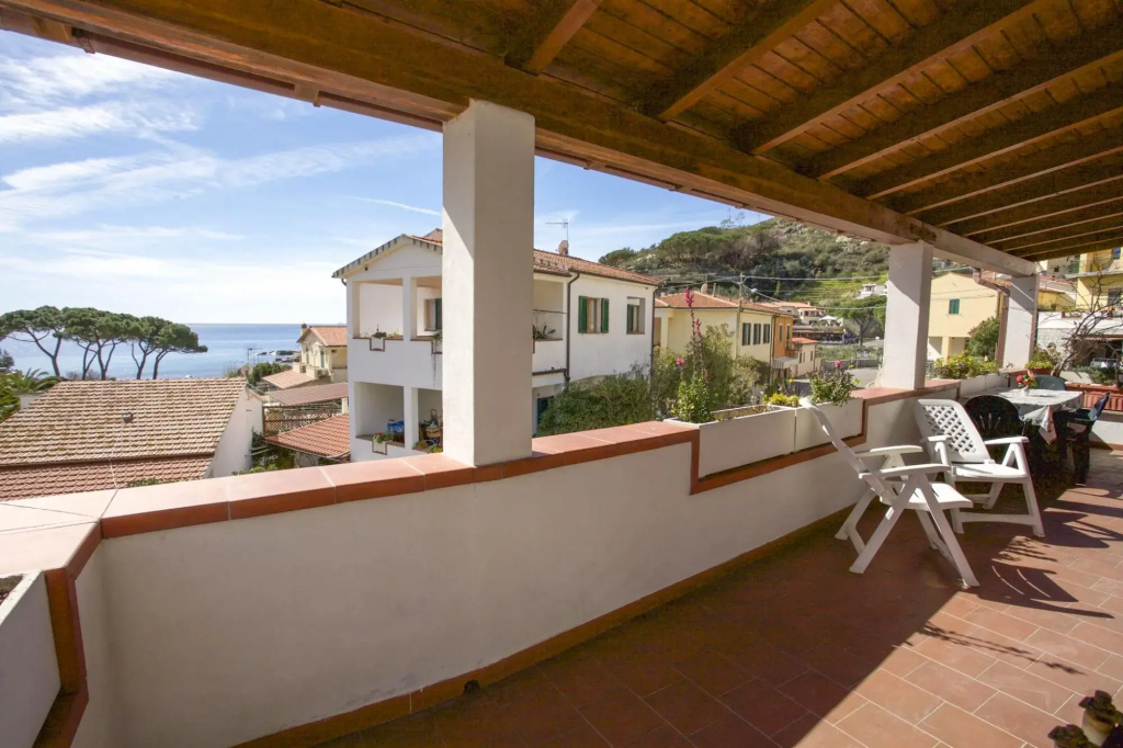 Three-room Clara with sea view 6 Beds in Seccheto-CLARA VISTA MARE