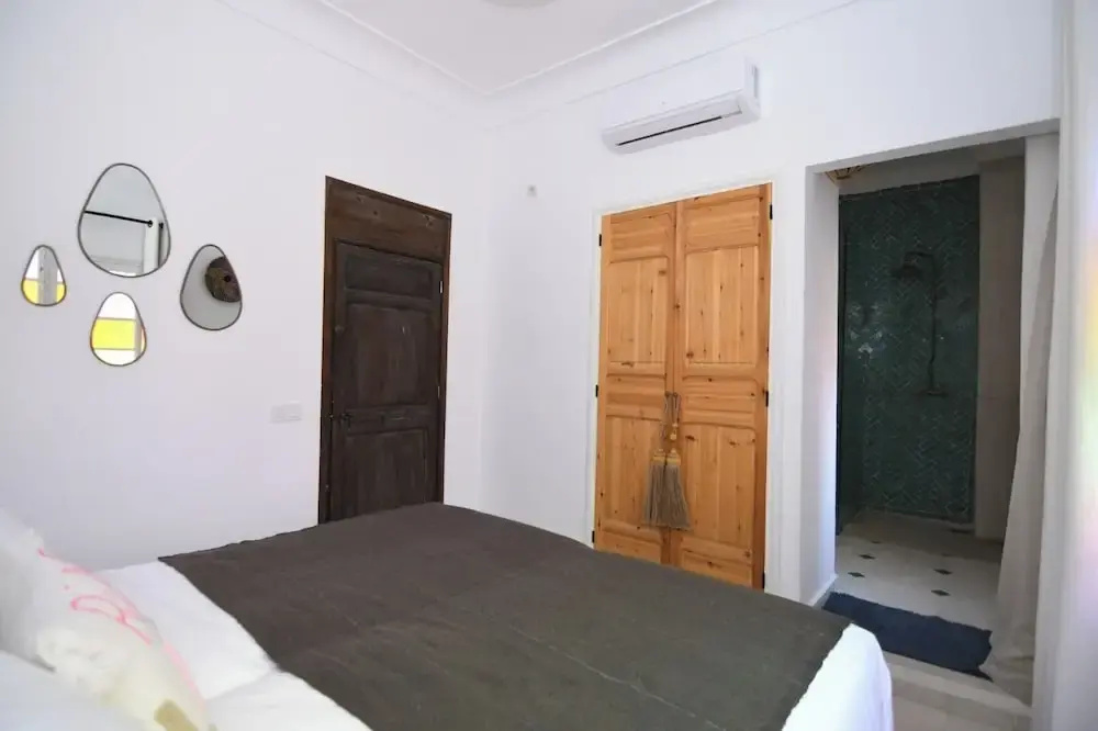 Riad Larbi Khalis