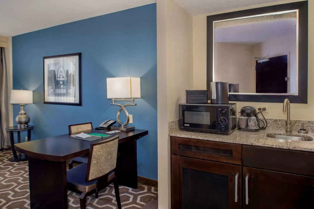Embassy Suites by Hilton St Louis Airport