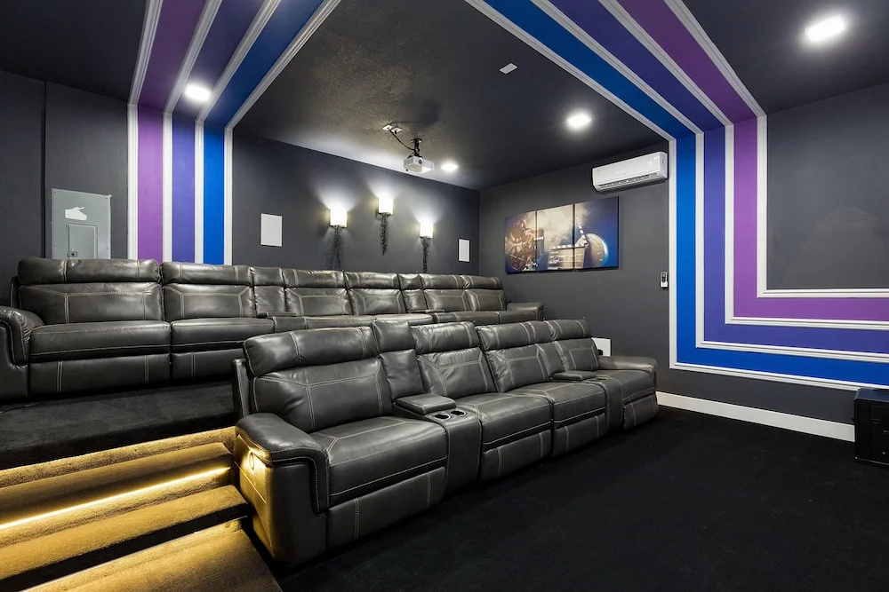 St003v: 10 Bed, Monsters Inc, Dinosaurs- Jurassic