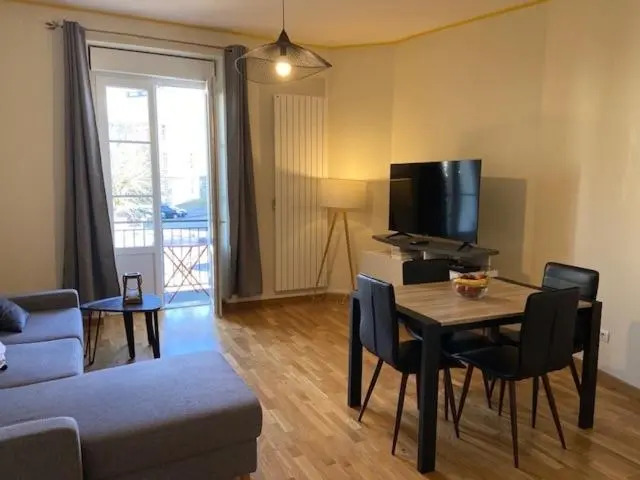 Vittel, Appt 55 M2, En Face du Parc Thermal