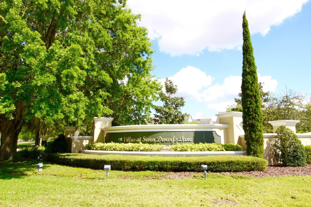 Villas at Seven Dwarfs - 4561 Yellowgold Road West