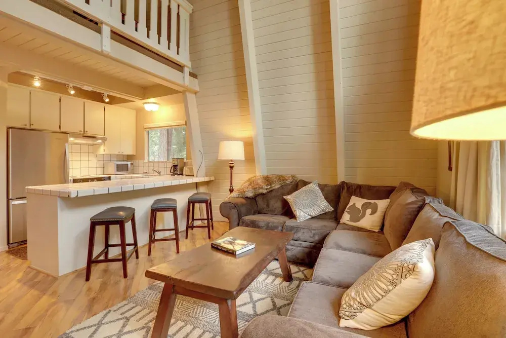 Near Skiing & Hiking: Carnelian Bay Cabin