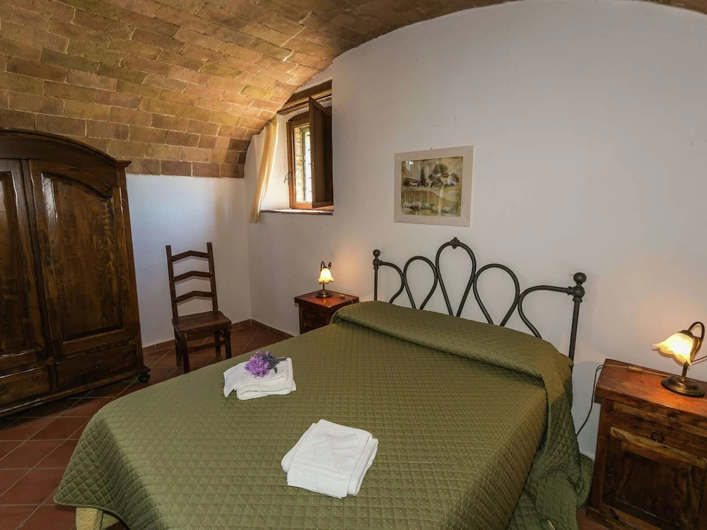 Apartment in a Rustic House in the Tuscan Hills Near the Sea