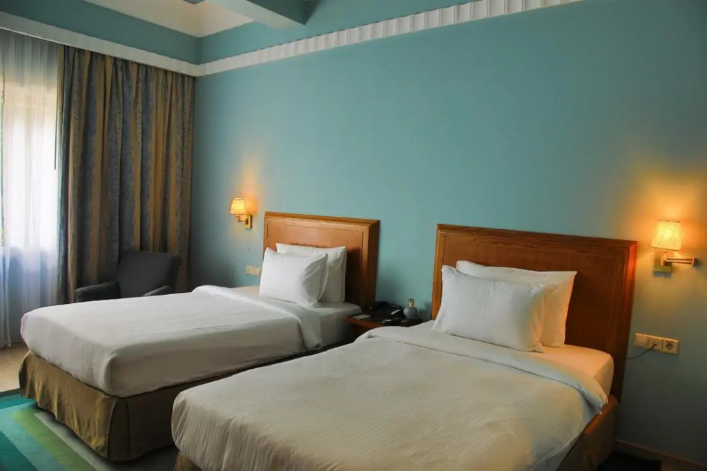 Warwick Palm Beach Hotel