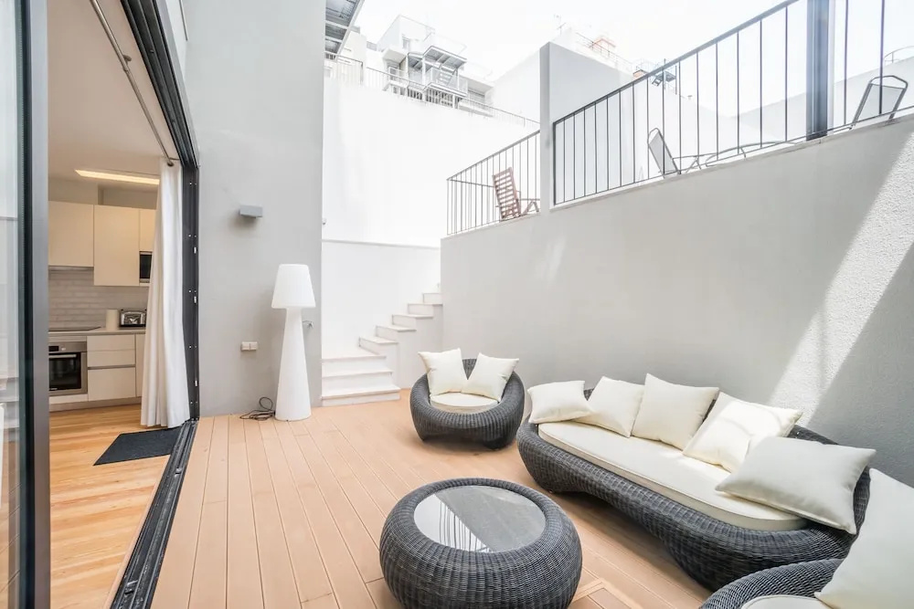 Gulbenkian 2 bedroom with Private Garden