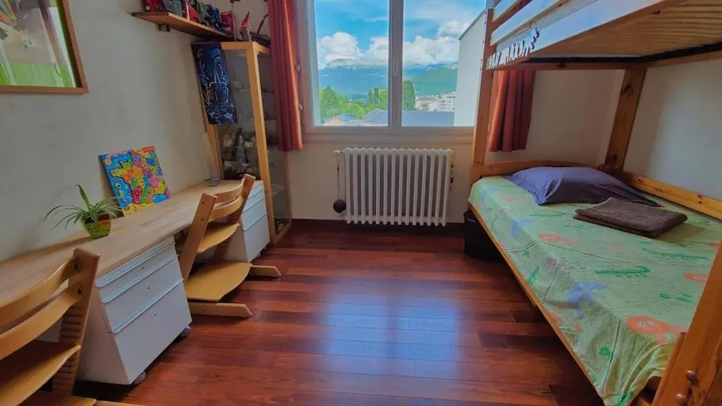 Luxury Apartment * Quiet * View * Heart of Annecy * 2 steps from the Lake * * * *