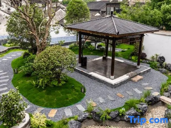 Sansheli Garden Hostel