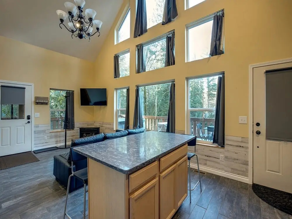 02GS - WiFi - D/W - W/D - Sleeps 8