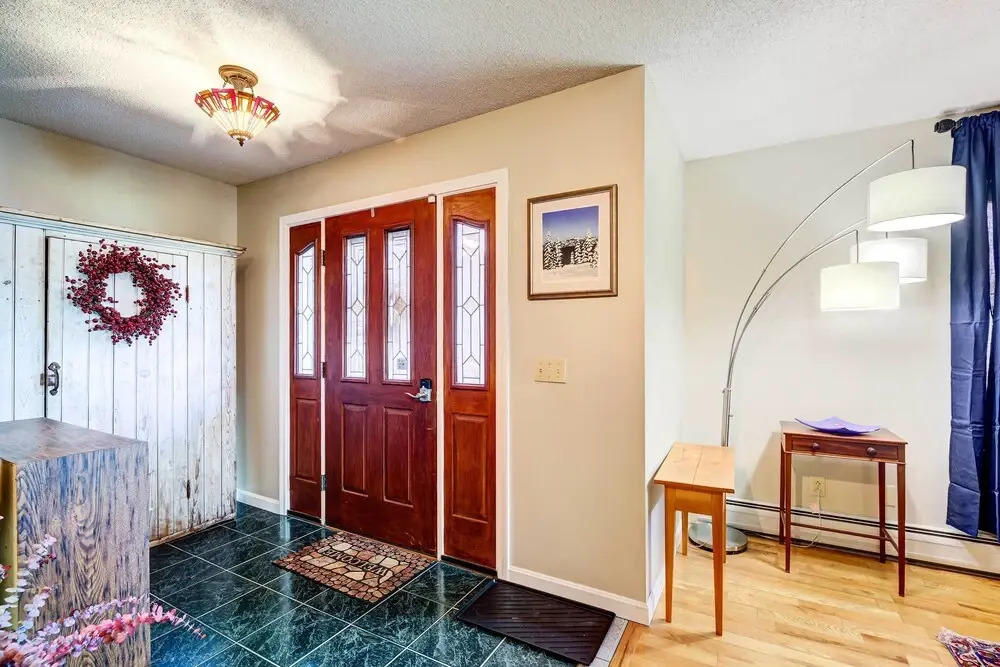 'house of Art' Group Escape By Parks & Lake!