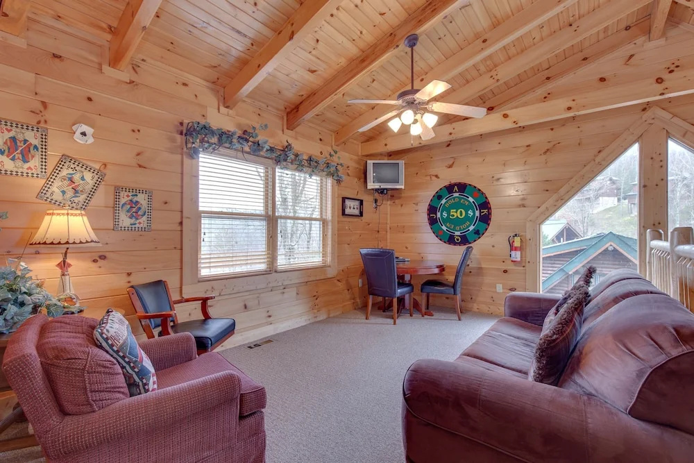 Destinys Lodge by Vtrips