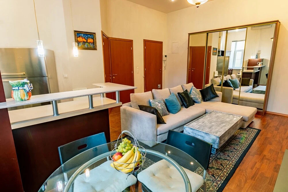 Atmospheric apartment on Nevsky prospect