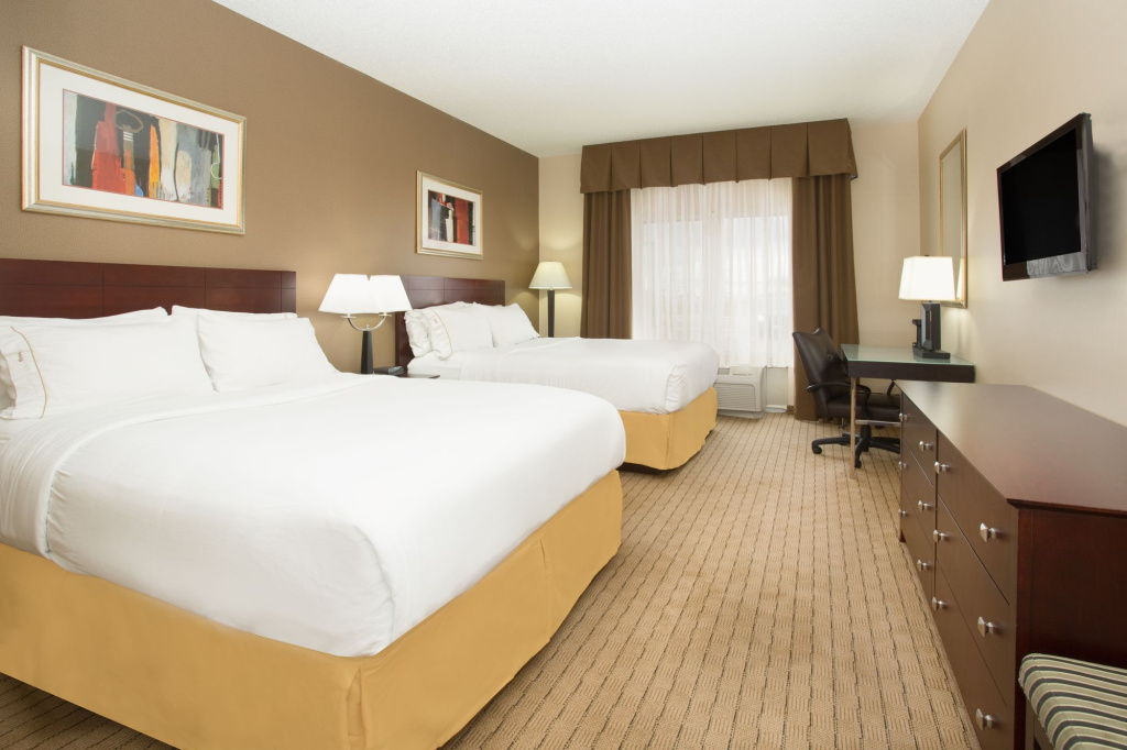 Holiday Inn Express & Suites Minot by IHG