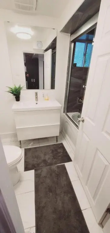 Best location, Adorable 2 bedrooms basement Apt Near mall and Ocean