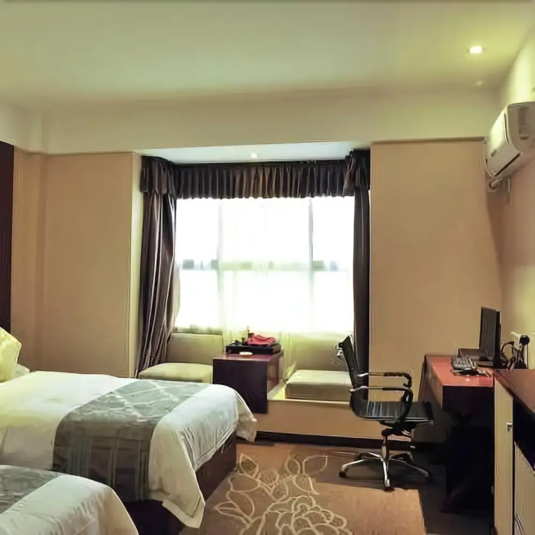 Ease Hotel