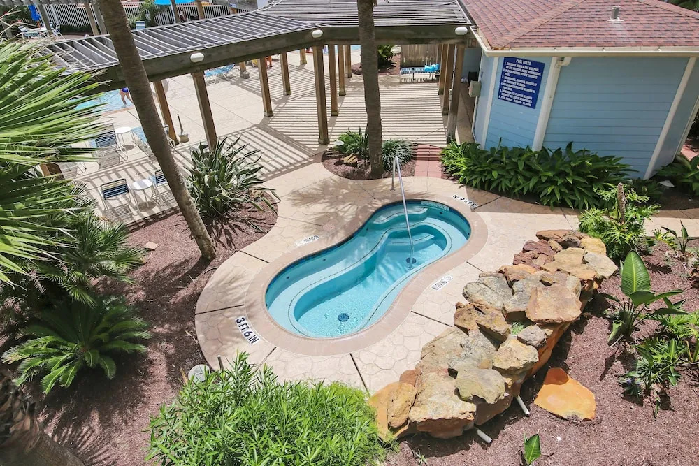 Seascape 2105 1 Bedroom Condo by RedAwning