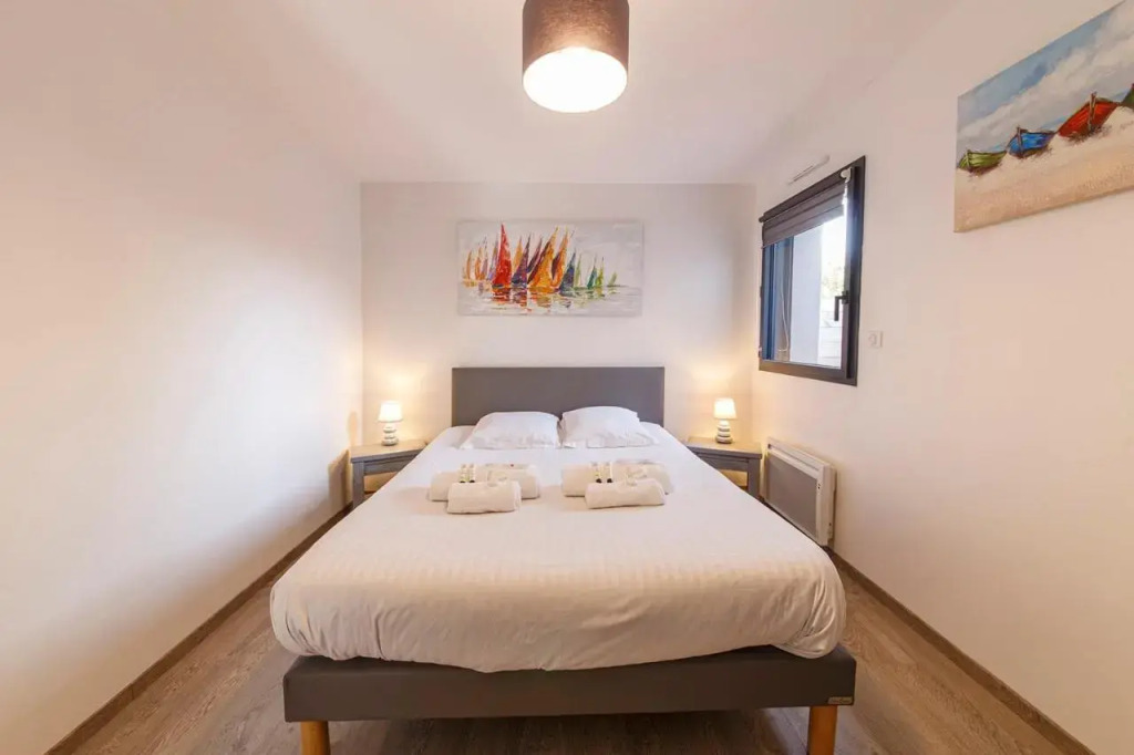 GOVIHAN - Maison 8p avec piscine commune