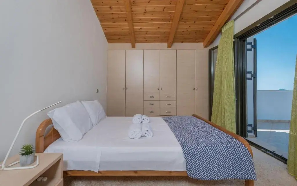 V and H House - Cozy & Ideal for Families, by ZanteWize