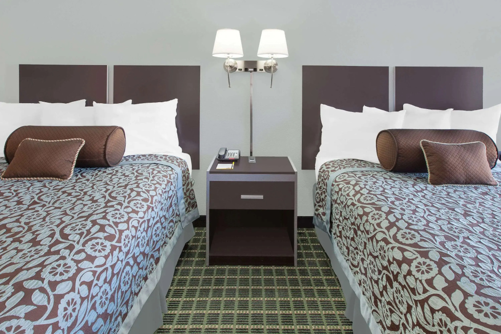 Days Inn by Wyndham Market Center Dallas Love Field