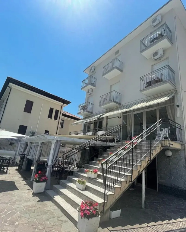 Hotel moroni