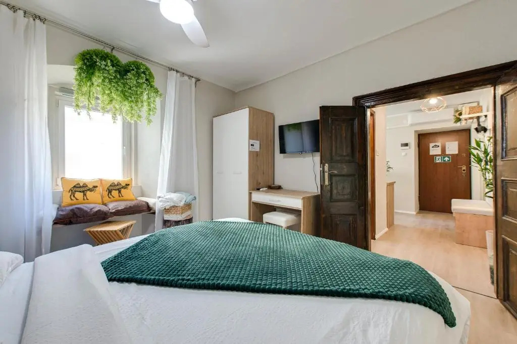 City Center Studio For Humans and Pets