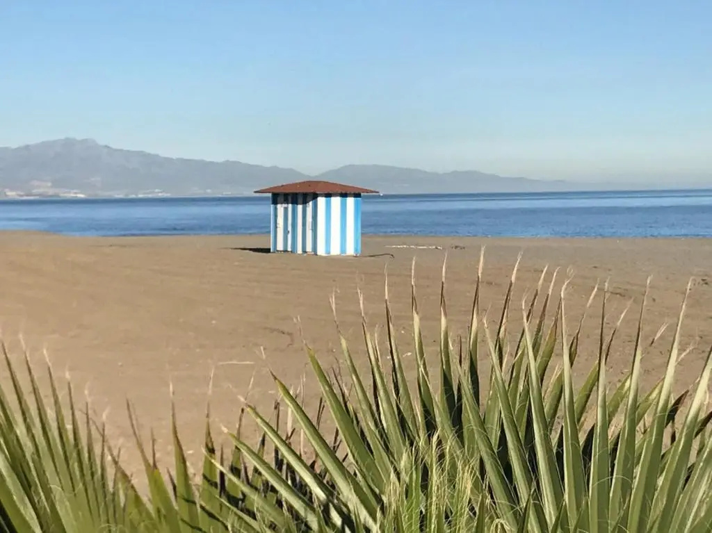 2204-Luxury apt on the beach,new,on duquesa port!
