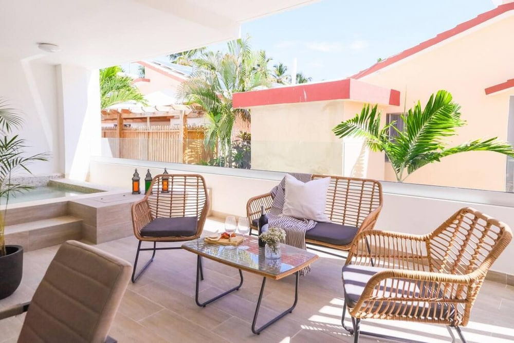 Spacious Modern Apartment With Private Picuzzi