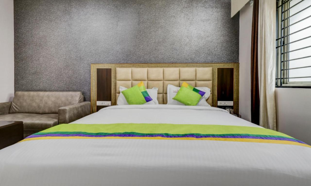 Treebo Sahara Suites 750M From St Johns Medical College And Hospital