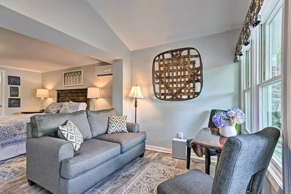Studio W/patio Access + View on Lake Junaluska!
