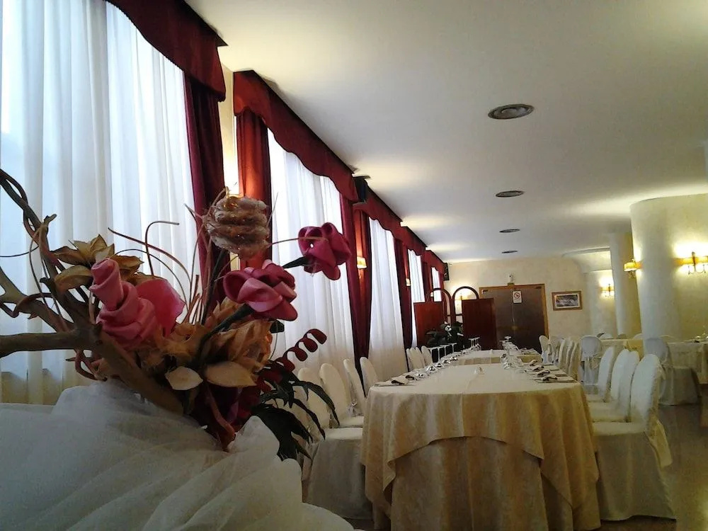 Kiris Hotel